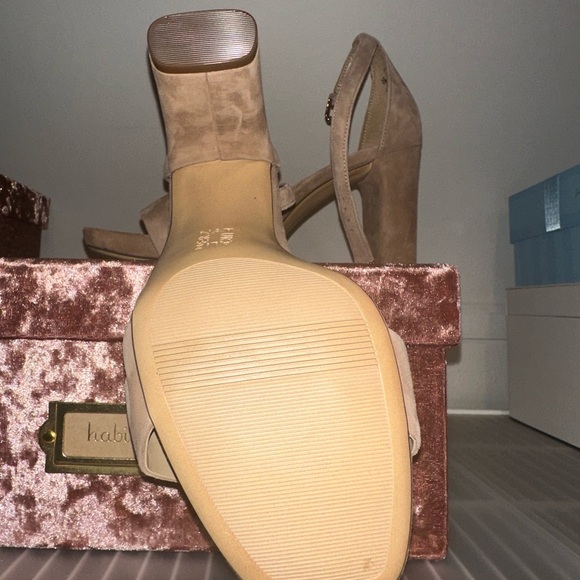 Naturalizer Tan Suede Heels size 9.5W - Picture 3 of 3